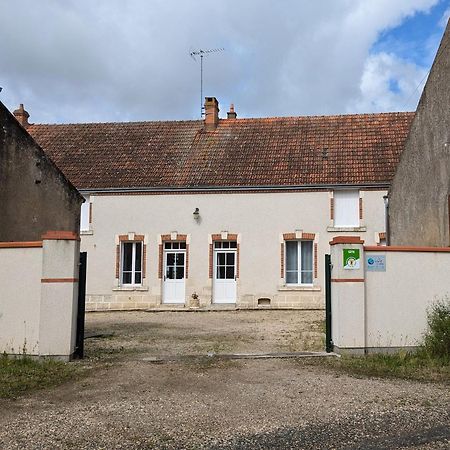 Gite Champetre A Mareau-Aux-Pres: Terrasse, Jardin, Et Confort Pour 6 Personnes - Fr-1-590-140 Εξωτερικό φωτογραφία